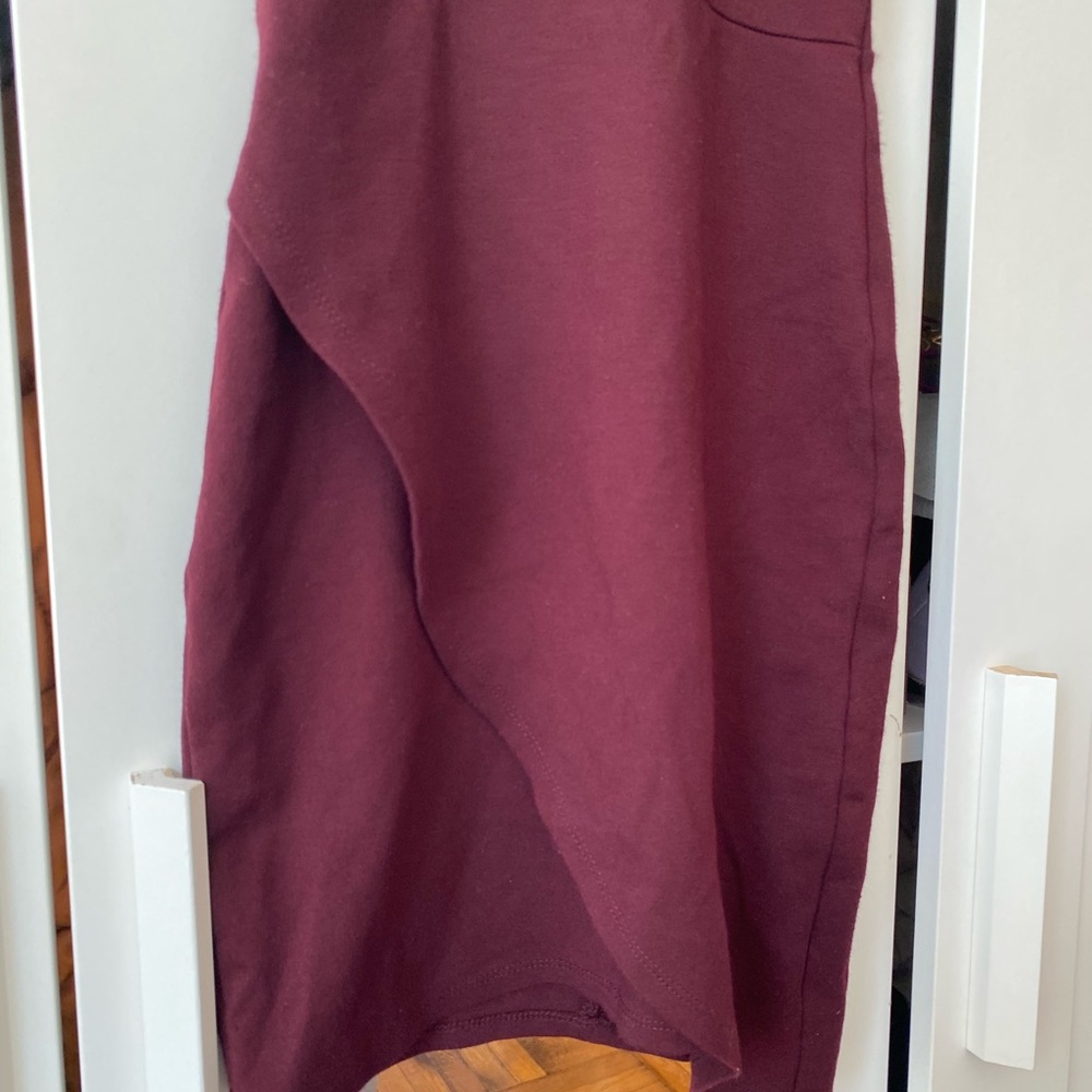 Forever 21 Elegant Burgundy Halter Dress - Size Medium - Picture 5 of 11